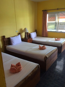 Baan Talay Guesthouse & Dormitory
