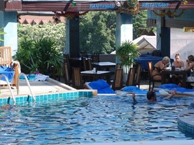 Drop In Club Resort & Spa