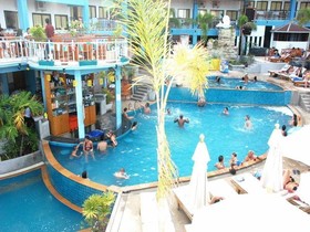 Drop In Club Resort & Spa