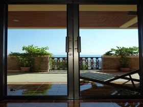 Drop In Club Resort & Spa