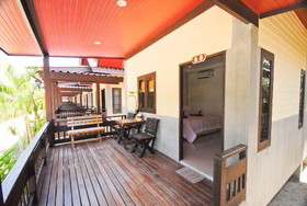 Haad Yao Bungalows