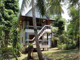 Jungle Bar & Bungalow