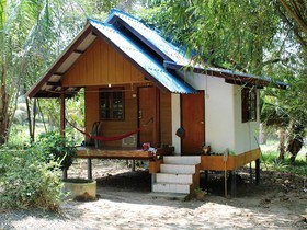 Jungle Bar & Bungalow