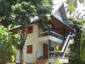 Jungle Bar & Bungalow