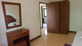 Baan Srinimit House & Apartment