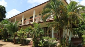 Baan Srinimit House & Apartment