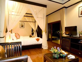 Kanok Buri Resort