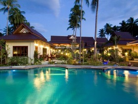 Kanok Buri Resort