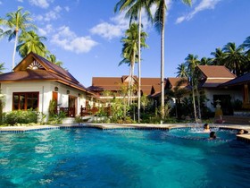Kanok Buri Resort
