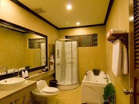 Kanok Buri Resort