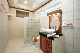 Lipa Lodge Beach Resort