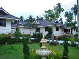 Baan Saen Sook Villas