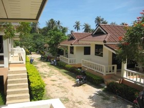 Baan Saen Sook Villas