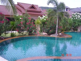Baan Saen Sook Villas