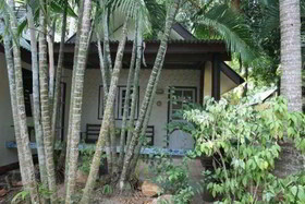 Harry's Bungalows & Restaurant