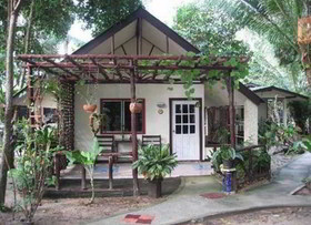 Harry's Bungalows & Restaurant