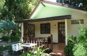Harry's Bungalows & Restaurant