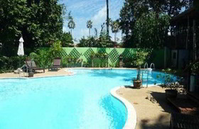 Harry's Bungalows & Restaurant
