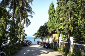 Maenam Bay Resort