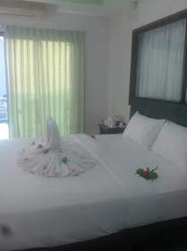 Maenam Lodge