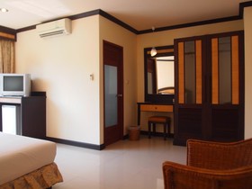 Summer Inn