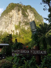 Phanom Bencha Mountain Resort