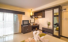 Lanta Pura Beach Resort