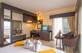 Lanta Pura Beach Resort