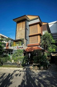 Chula Room & Service