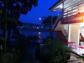 Day Waterfront Hotel