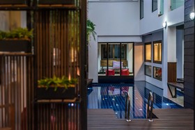 33 Poshtel