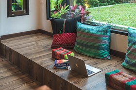 33 Poshtel