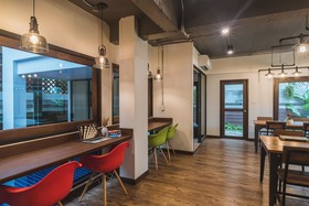 33 Poshtel