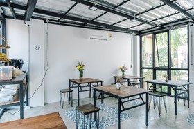 33 Poshtel