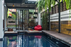33 Poshtel