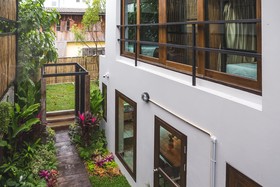 33 Poshtel