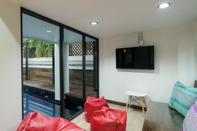 33 Poshtel