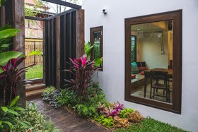 33 Poshtel
