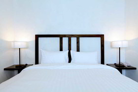 99 the Gallery Hotel