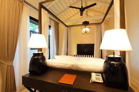 99 the Gallery Hotel