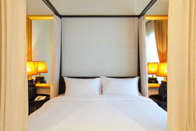 99 the Gallery Hotel