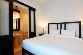 99 the Gallery Hotel