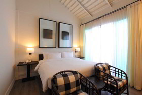 99 the Gallery Hotel