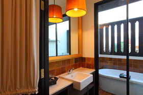 99 the Gallery Hotel
