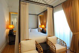 99 the Gallery Hotel