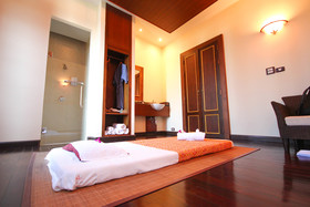 Amora Tapea Hotel