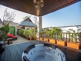 Anoma Boutique House