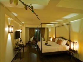 Anoma Boutique House