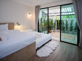 At 8 Nimman Take Me To Infinity