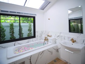 At 8 Nimman Take Me To Infinity